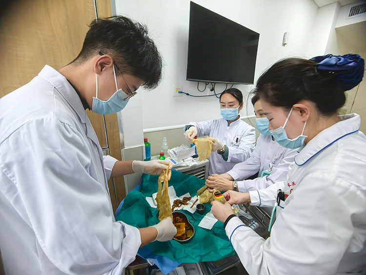 风险久久久久久亚洲精品影院