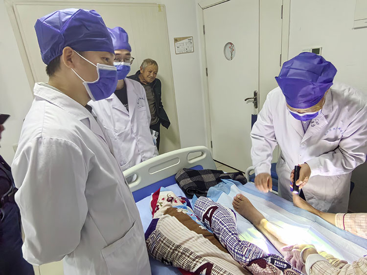 风险久久久久久亚洲精品影院