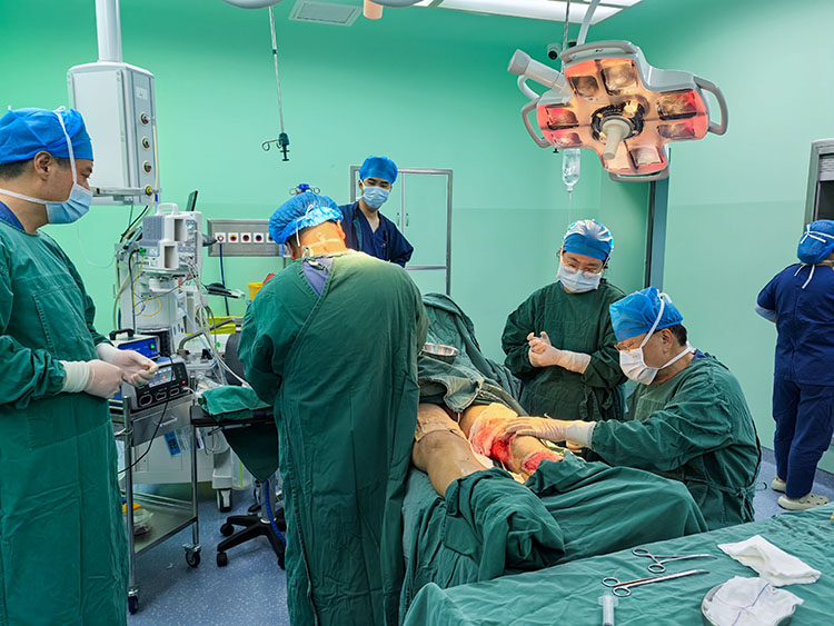 风险久久久久久亚洲精品影院