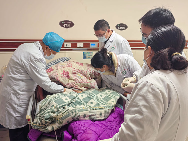 风险久久久久久亚洲精品影院