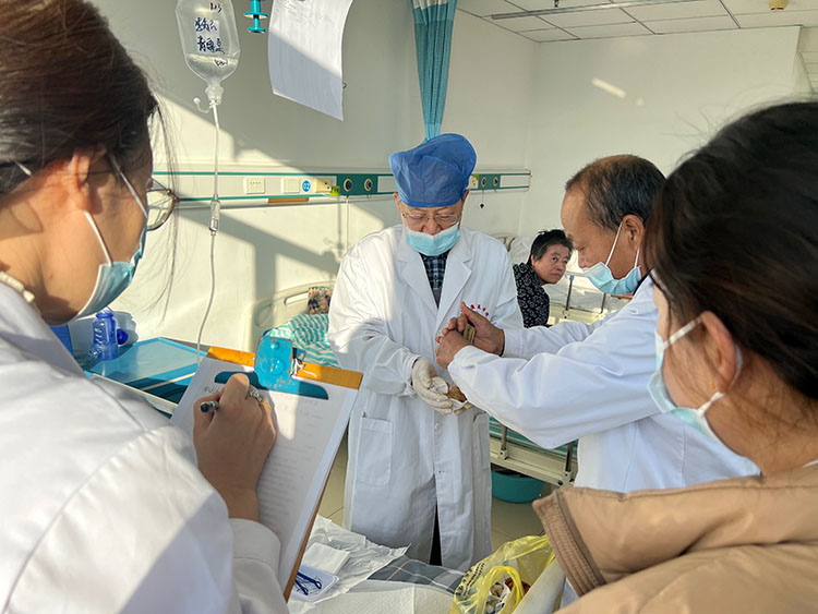 风险久久久久久亚洲精品影院