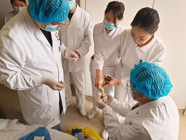 风险久久久久久亚洲精品影院