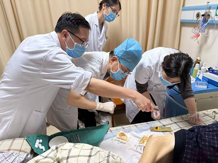 风险久久久久久亚洲精品影院