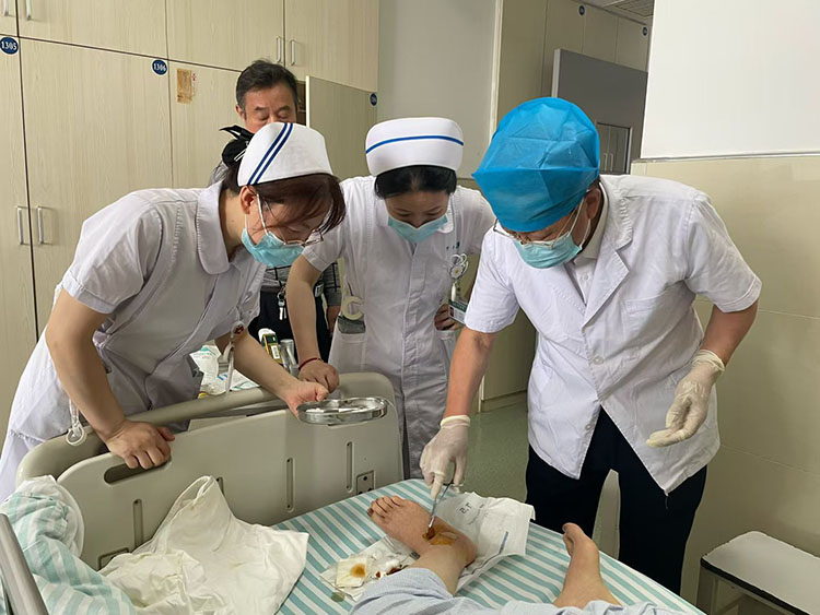 风险久久久久久亚洲精品影院