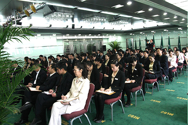 风险久久久久久亚洲精品影院