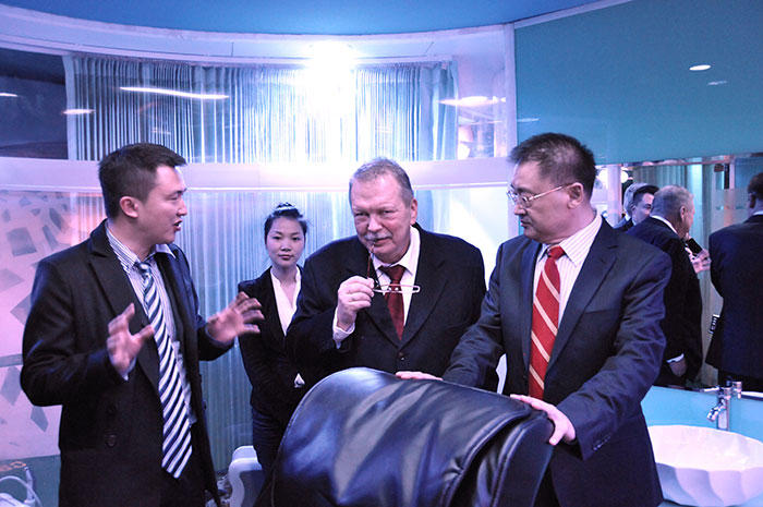 风险久久久久久亚洲精品影院