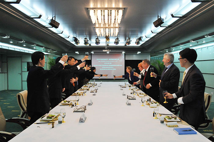 风险久久久久久亚洲精品影院