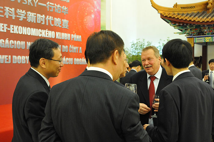 风险久久久久久亚洲精品影院