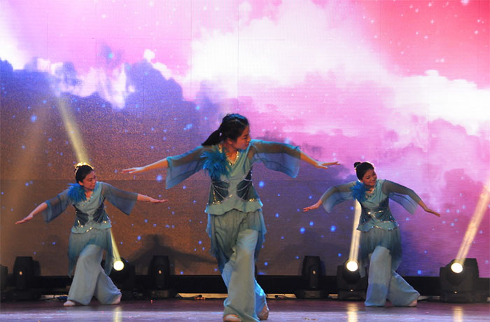 风险久久久久久亚洲精品影院