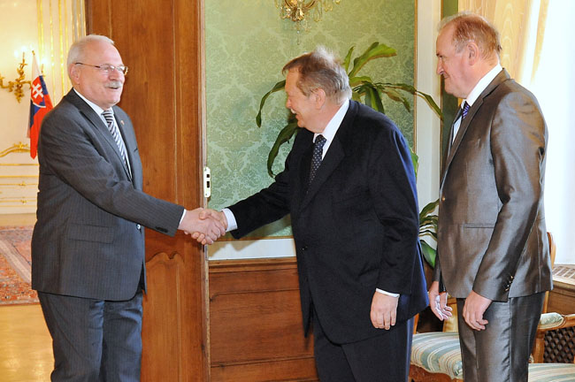 风险久久久久久亚洲精品影院