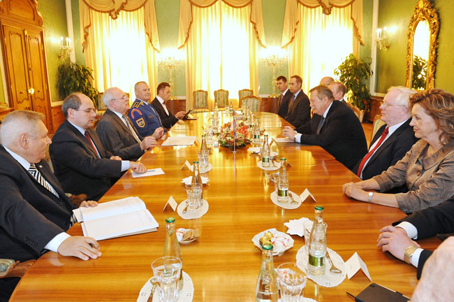 风险久久久久久亚洲精品影院