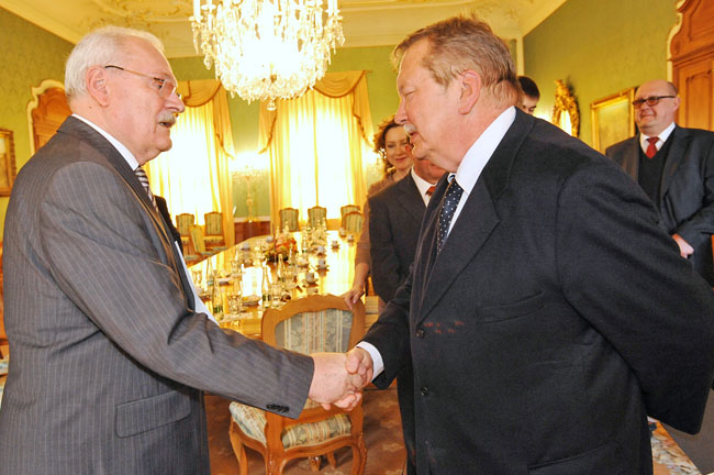 风险久久久久久亚洲精品影院